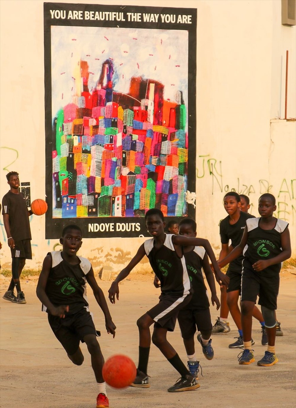Afrikalı sanatçılar, Olduğun gibi güzelsin isimli çağdaş sanat projesinde birleşti - 9