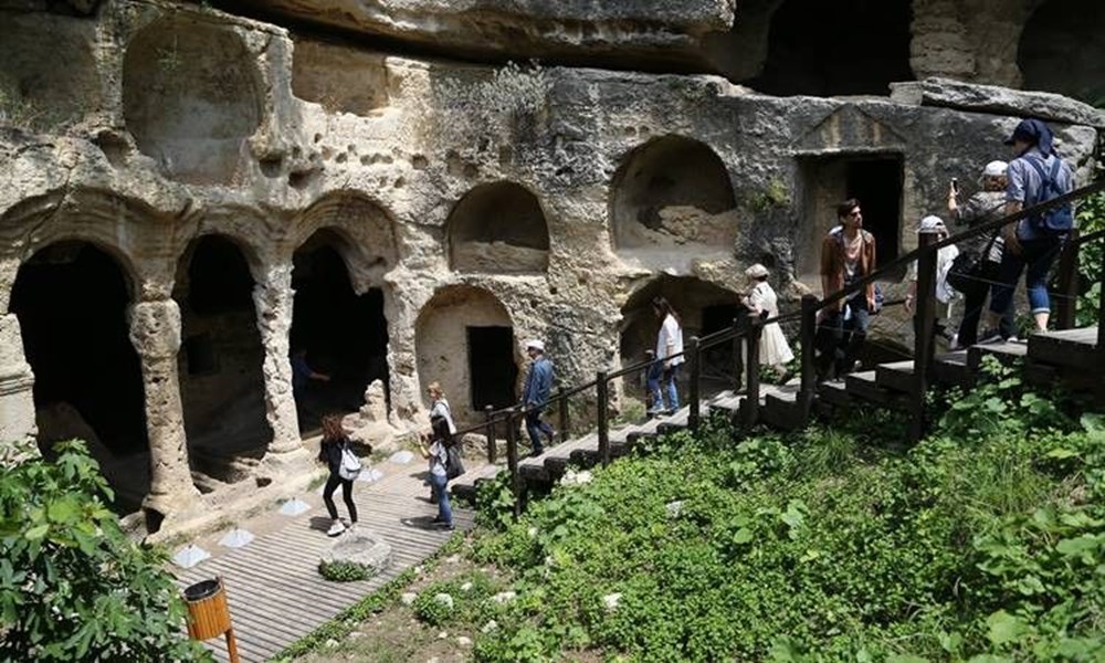 vespasianus titus tüneli, titus tüneli nerede, titus tüneli'nin özelliği, titus tüneli nasıl gidilir, beşikli mağara