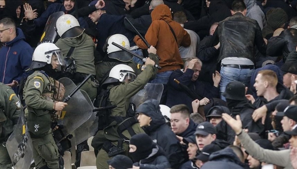 UEFA, Dinamo Zagreb'in taraftarlarına bir yıl deplasman yasağı getirdi UEFA, Dinamo Zagreb'in taraftarlarına bir yıl deplasman yasağı getirdi