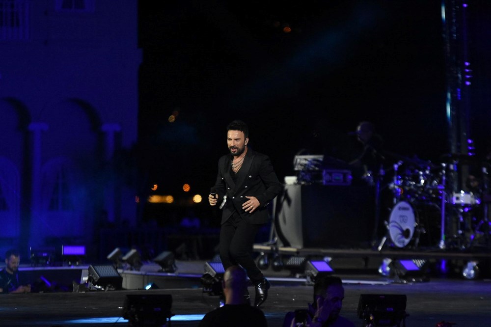 İzmir’de kurtuluş günü coşkusu: Tarkan konserine yüz binlerce kişi akın etti - 16