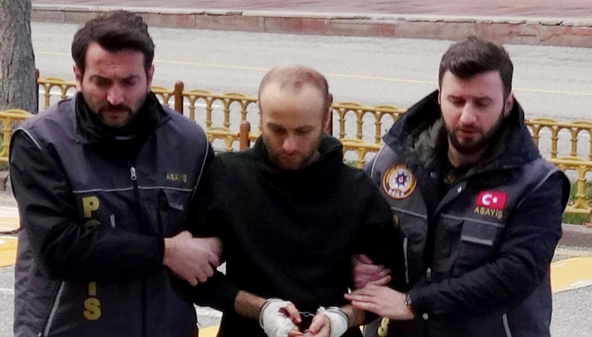Annesini öldürüp, babasını yaralayan sanığa iyi hal indirimi Annesini öldürüp, babasını yaralayan sanığa iyi hal indirimi