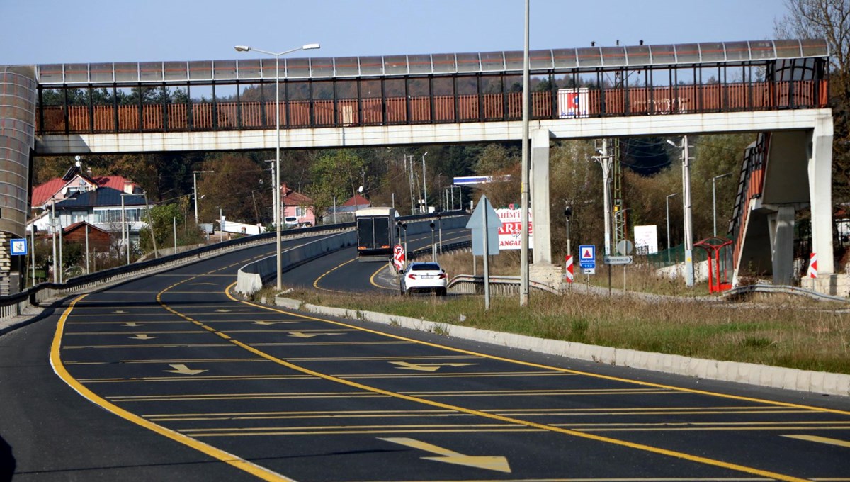 Bolu Dağı Tüneli yeniden açıldı, D-100’de trafik normale döndü Bolu Dağı Tüneli yeniden açıldı, D-100’de trafik normale döndü