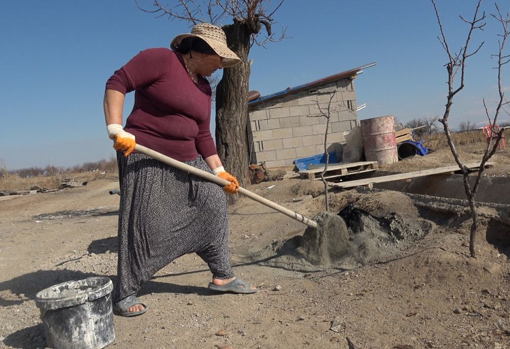 Kocası düşüp sakatlanınca inşaat işçisi oldu: Dekorasyon, ısı yalıtım, boya... Yapamadığı iş yok - 1