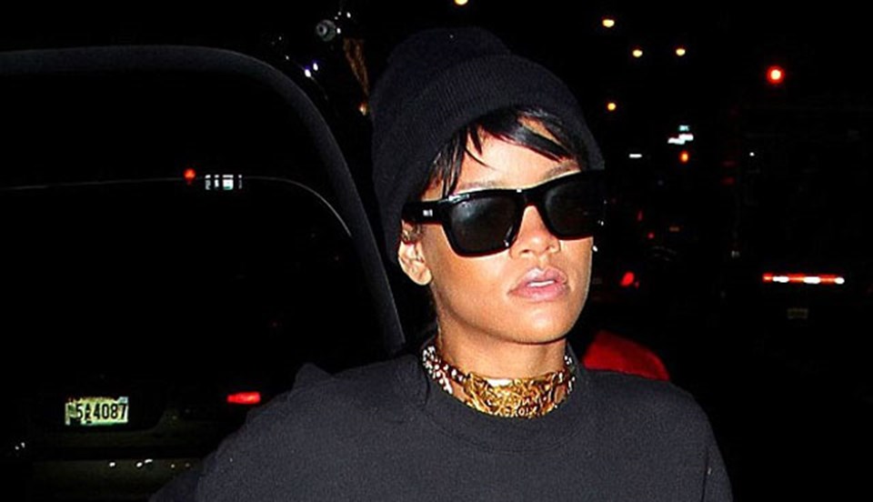 Rihanna'dan Chris'e kolyeli mesaj - 1