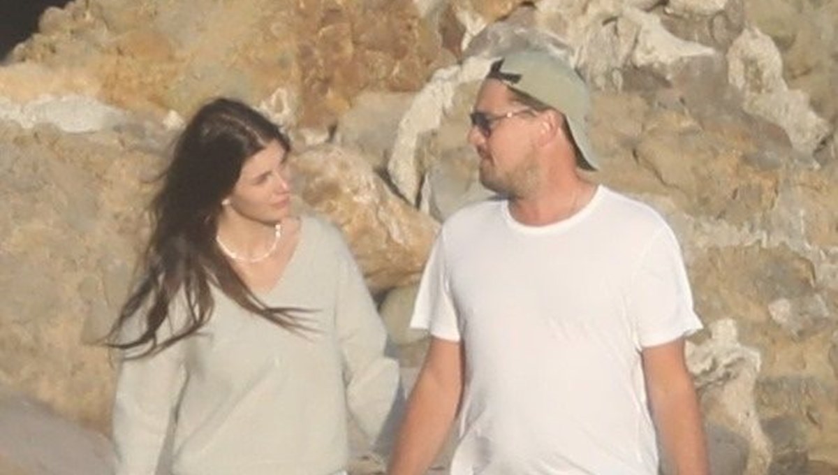 Leonardo DiCaprio ve Camila Morrone'un plajda aşk pozları