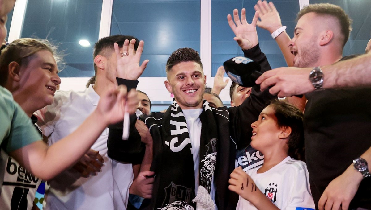 Galatasaray'a veda eden Rashica Beşiktaş'ı tercih etme nedenini açıkladı Galatasaray'a veda eden Rashica Beşiktaş'ı tercih etme nedenini açıkladı