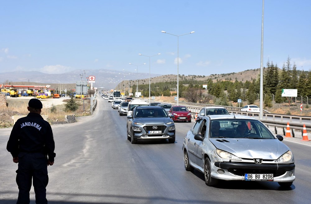 Bayram Tatili Kaosu: Kilit Kavşakta Trafik Tıkanıklığı 75 CsCQGVIpak 2jCASkyVMmg