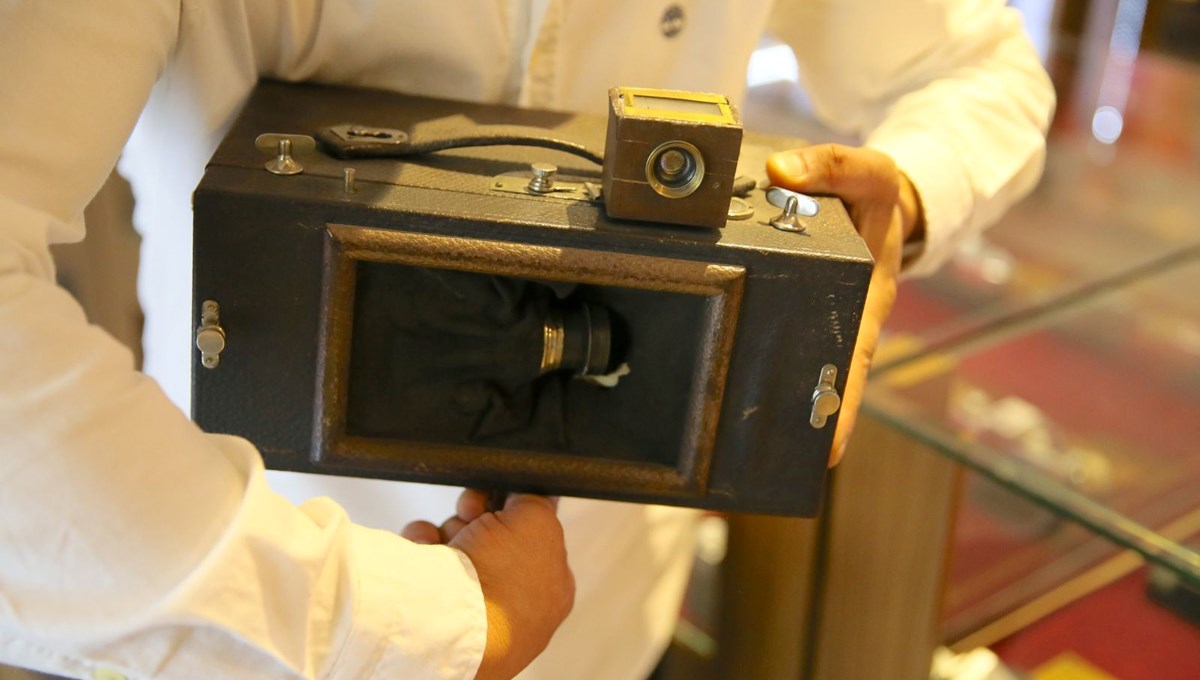 119 yıllık fotoğraf makinesi görenleri şaşırtıyor