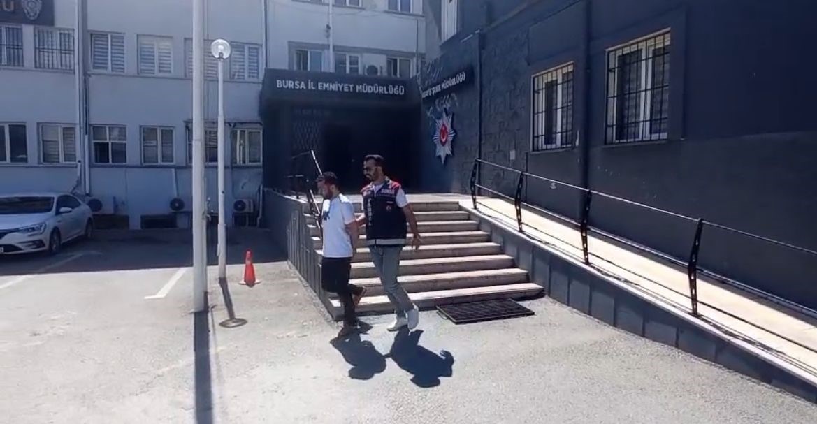 ATM’den para çekmek isteyen vatandaşları kandırıp sahte dekontla 6 bin lira dolandırdığı iddia edilen şüpheli M.V.M.