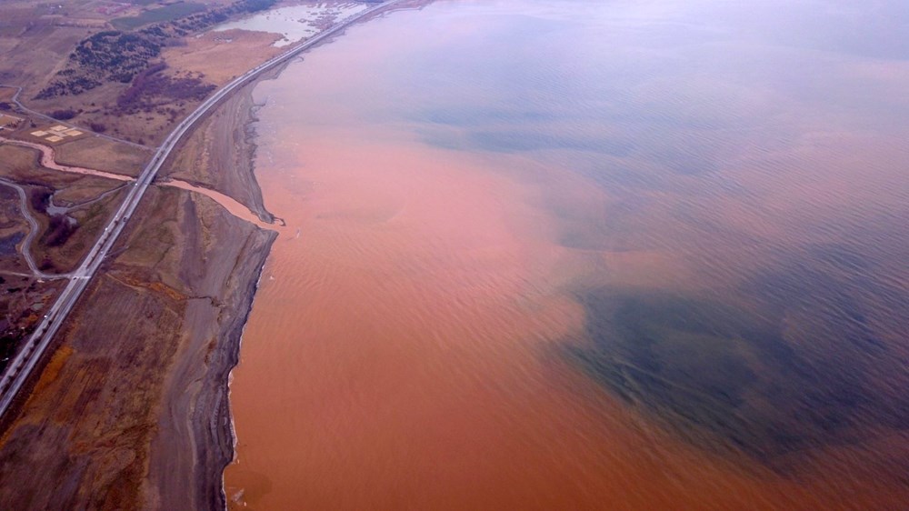 Van Gölü'nün Gizemli Hüznü: Kahverengi Tonların Ardındaki Sır 73 CtyT5cFoTU689VoqTE3zTA