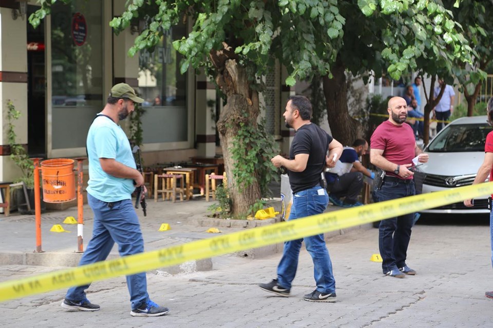 Diyarbakır’da polise silahlı saldırı: 4 yaralı - 1