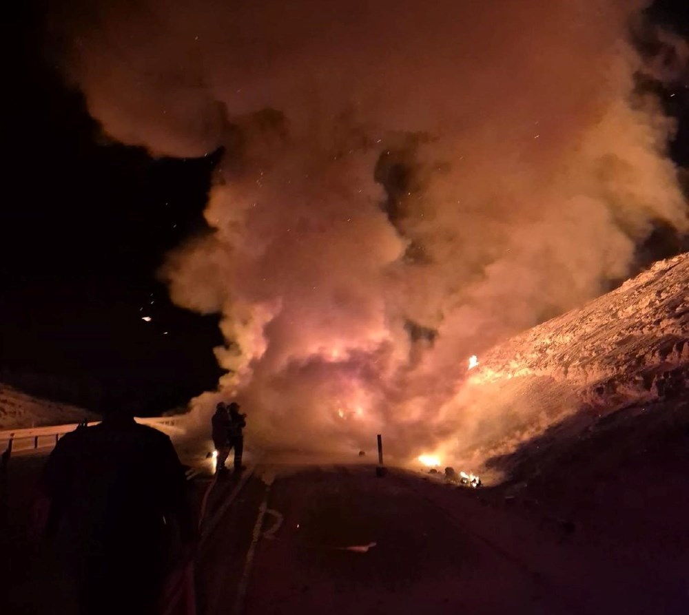 Alevler İçinde İplik Yüklü TIR: Otoban Felç! 77 CvfCH6deSEmwL0QDoIuELQ