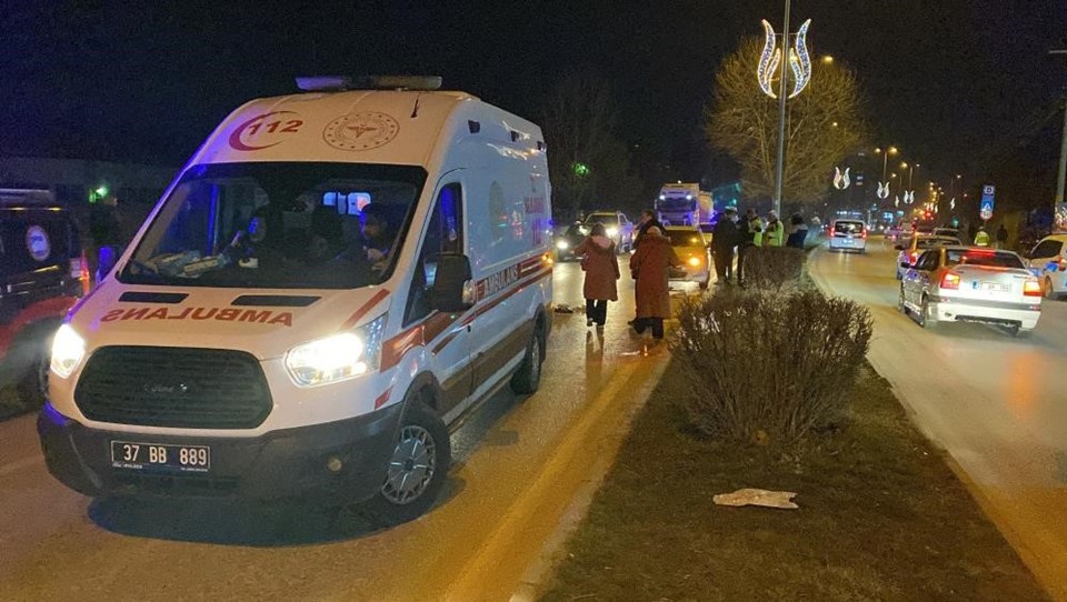 Kastamonu'da otomobilin çarptığı kadın ve torunu yaralandı - 1