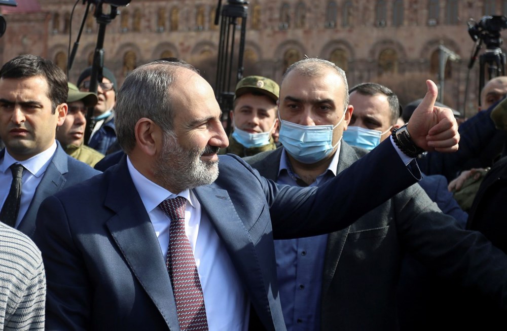 Ermenistan'da darbe girişimi: Paşinyan destekçileri ve karşıtları meydanlara çıktı - 8