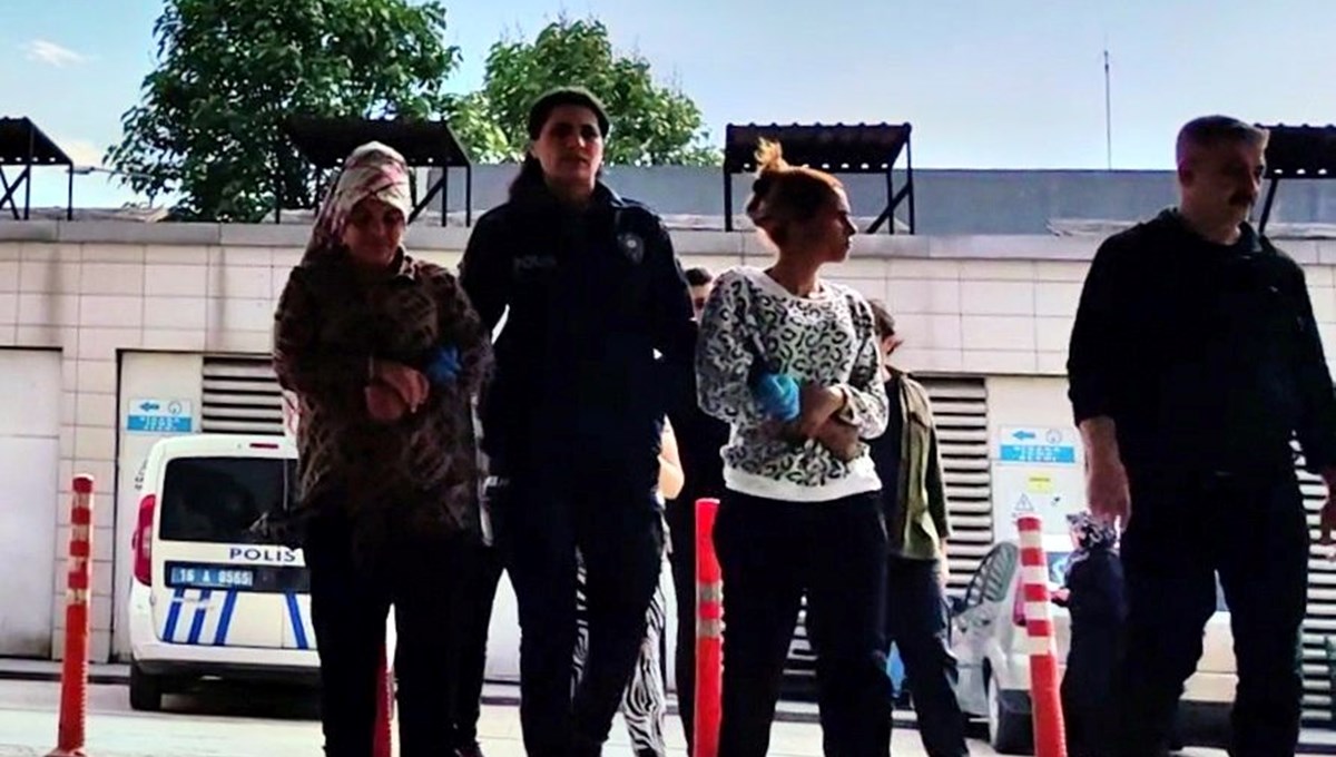 Eve hırsızlık yapmaya giren kadınlar, çıkışta karşılarında polisi buldu Eve hırsızlık yapmaya giren kadınlar, çıkışta karşılarında polisi buldu