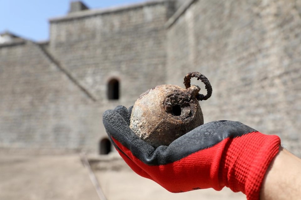 Diyarbakır'da Amida Höyük'teki kazılarda 1. Dünya Savaşı'ndan kalma 782 el bombası bulundu - 1