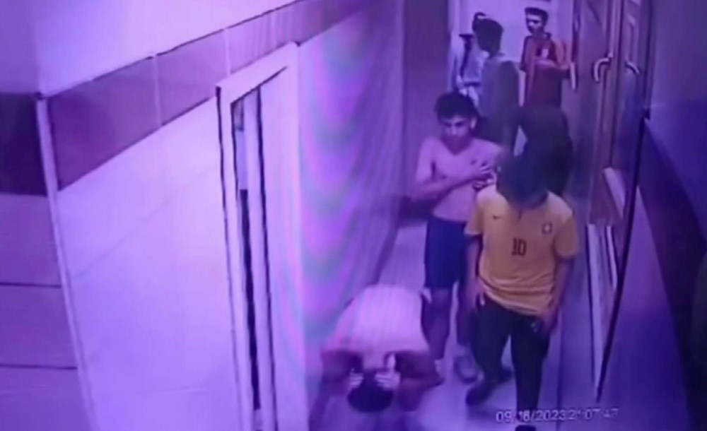 Soyunma odasında torpil şakası: İki kişi yaralandı - 1