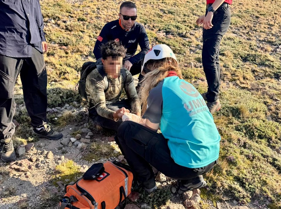 Erciyes'te mahsur kalan dağcı kurtarıldı - 1