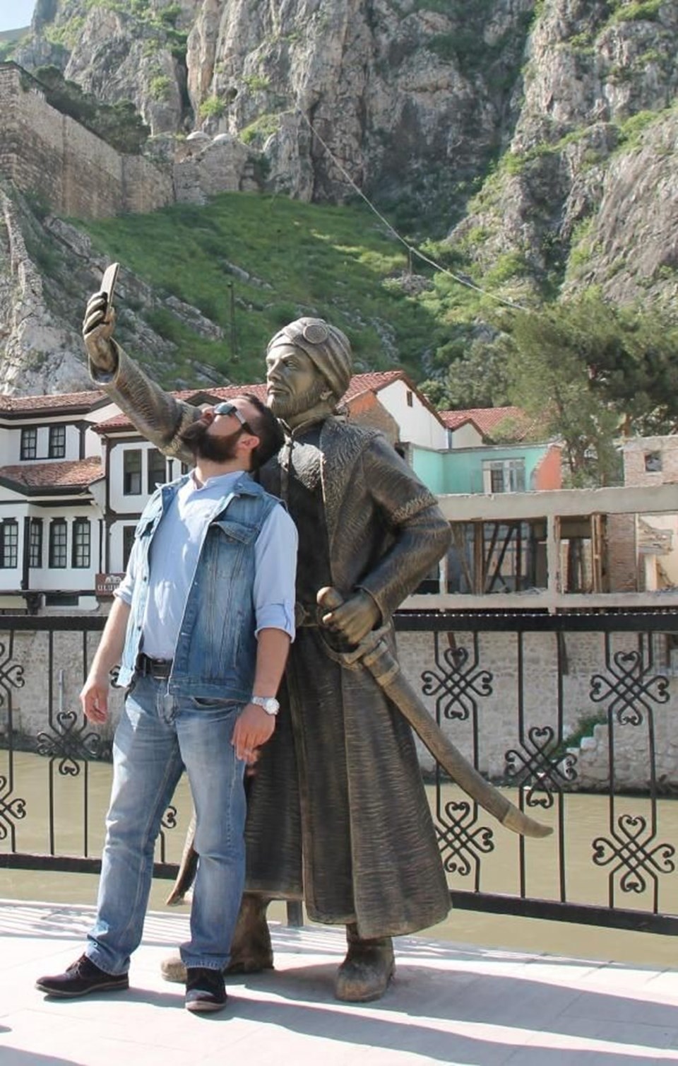 Amasya'da selfie çeken şehzade heykeli - 2