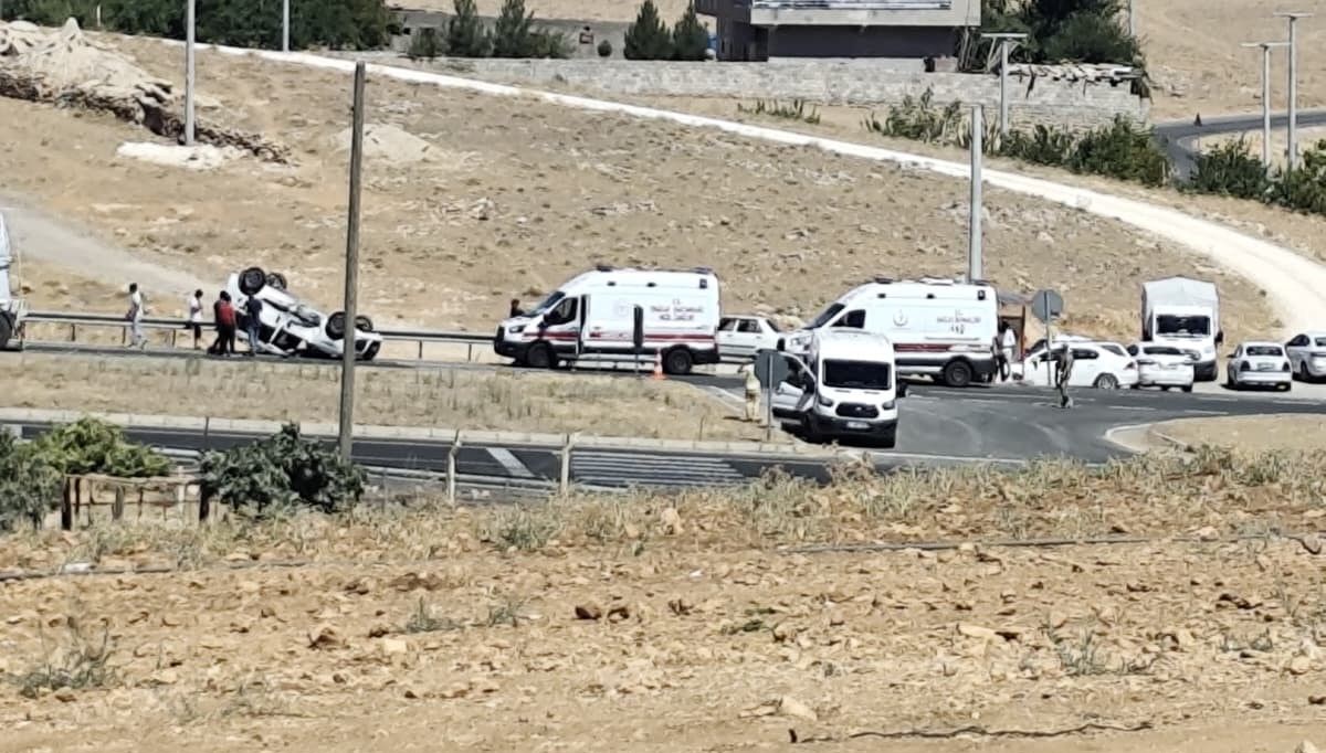 Diyarbakır'da otomobil takla attı