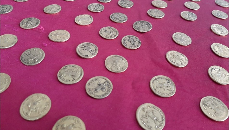 Roma dönemine ait 556 adet sikke ele geçirildi