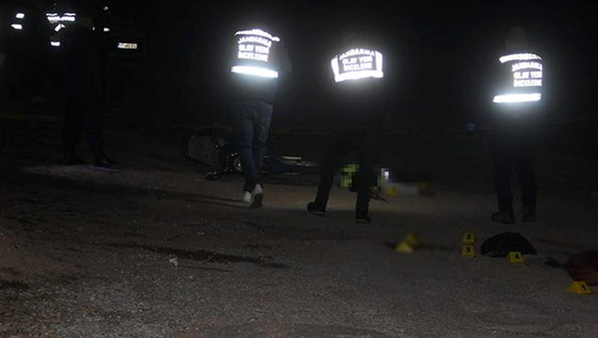Motosikletle giderken silahlı saldırıya uğrayan 2 kişi öldü Motosikletle giderken silahlı saldırıya uğrayan 2 kişi öldü