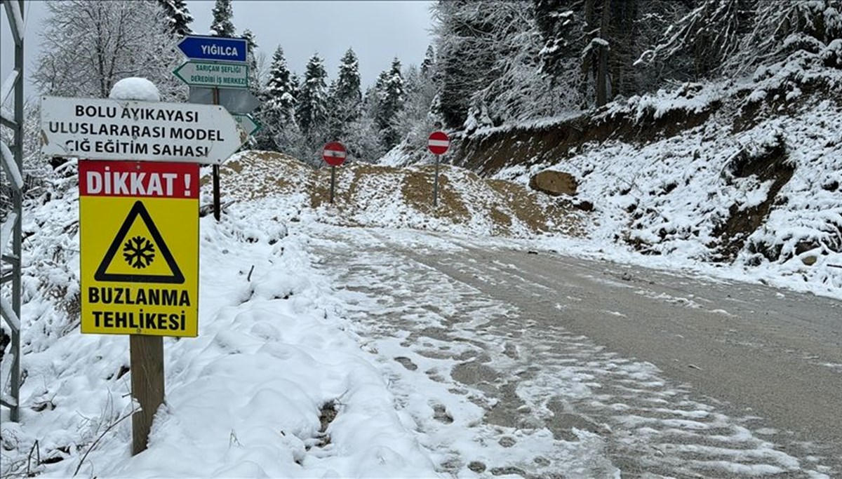 Yedigöller Milli Parkı yolu ulaşıma kapatıldı Yedigöller Milli Parkı yolu ulaşıma kapatıldı