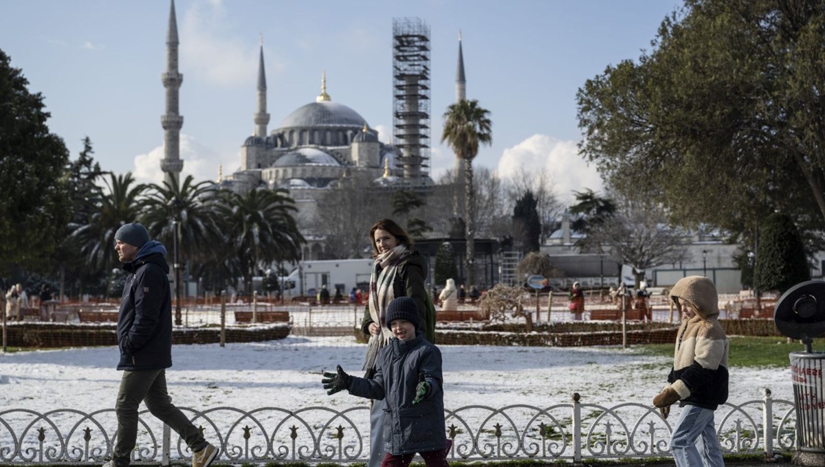 İstanbul’da yarın okullar açılacak. Valilik hava tahminlerini takip ediyor İstanbul’da yarın okullar açılacak. Valilik hava tahminlerini takip ediyor