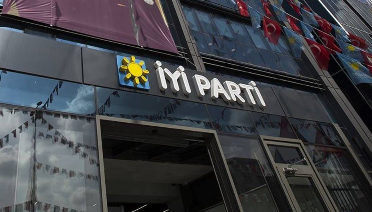 İYİ Parti'de istifa