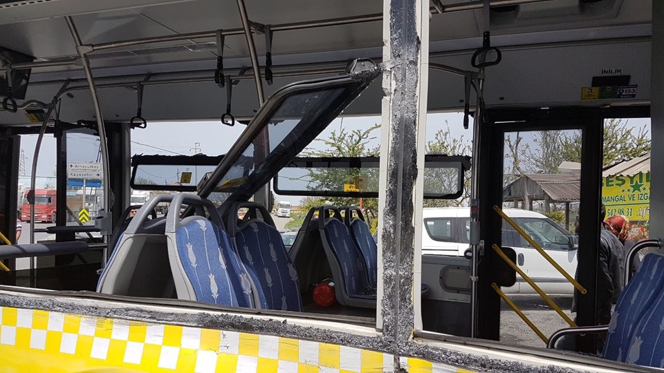 İstanbul'da hafriyat kamyonu İETT otobüsüne çarptı: 6 yaralı - 1