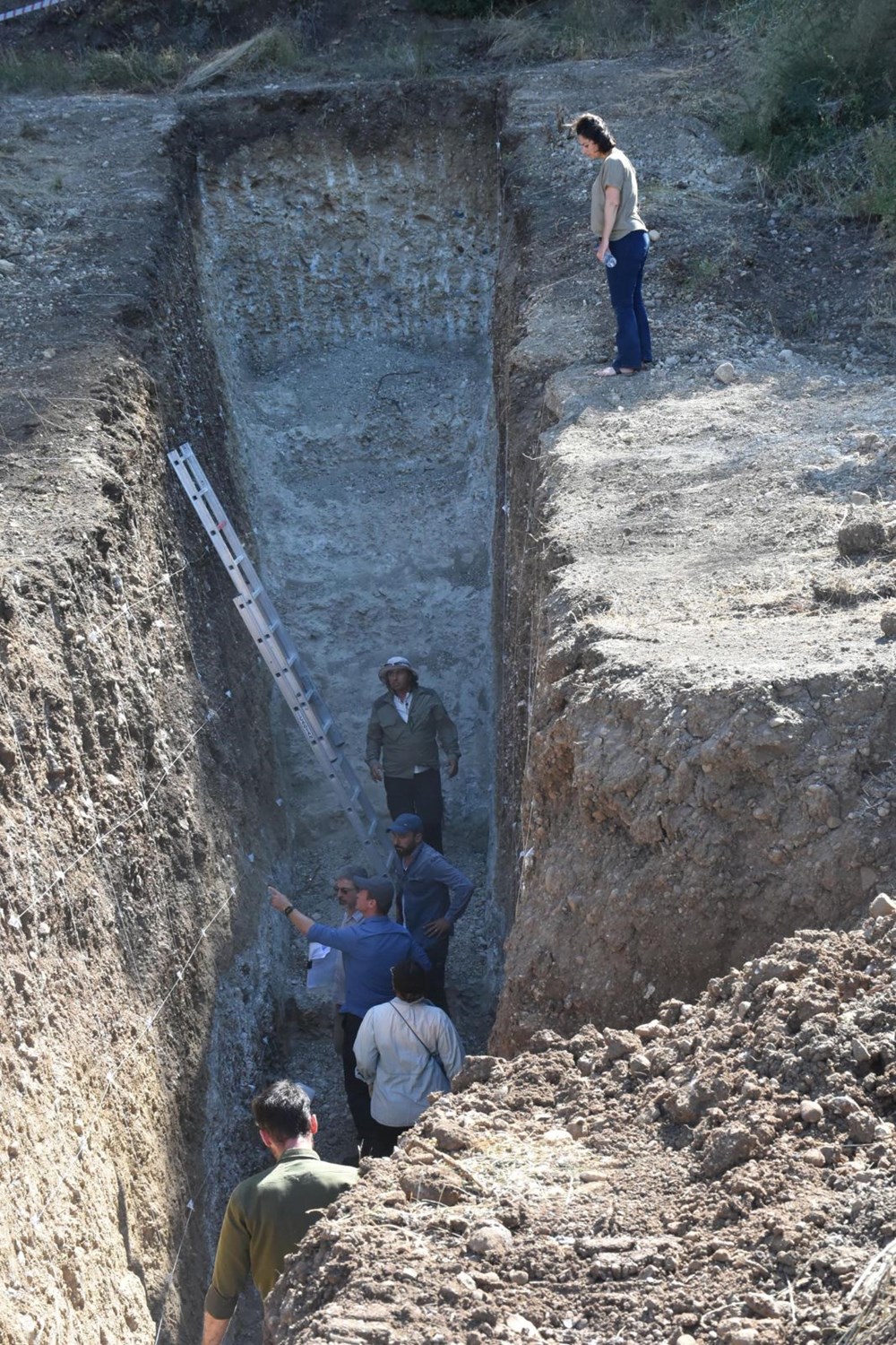 İzmir’de Kemalpaşa’nın altından geçen faya yakın takip |
Bilim insanları hendek açıp inceleme yaptı: “6,7 büyüklüğünde deprem üretebilir” - 7