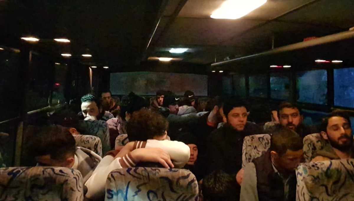 Bursa'da aynı ikamette 28 göçmen yakalandı Bursa'da aynı ikamette 28 göçmen yakalandı