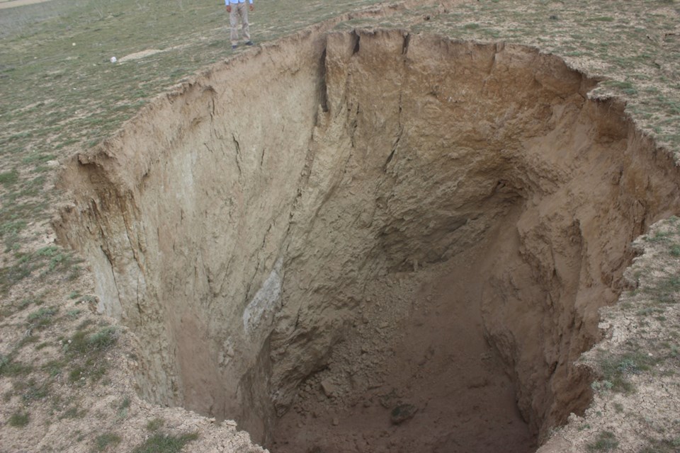 Konya'da yeni obruk (Çap 35, derinlik 15 metre) - 2