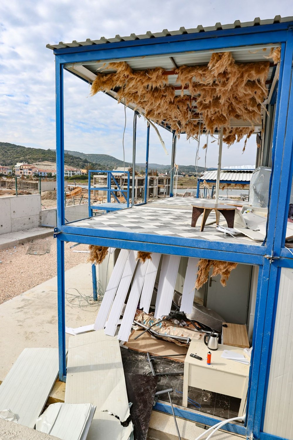 İzmir Çeşme'de hortumun geride bıraktığı hasar için çalışmalar sürüyor - 14