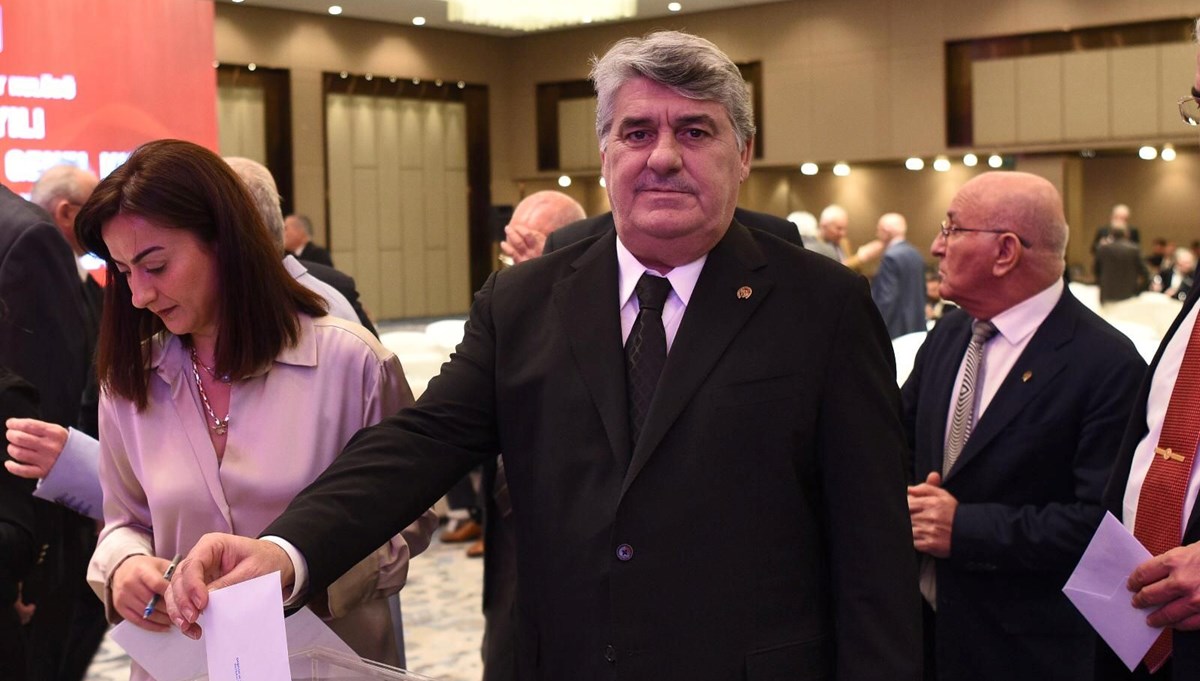 Serdal Adalı yeniden Türkiye Jokey Kulübü başkanı oldu Serdal Adalı yeniden Türkiye Jokey Kulübü başkanı oldu