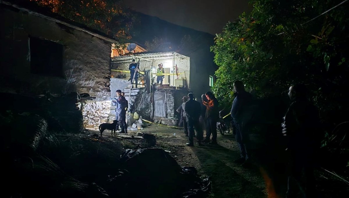 İzmir’de vahşet: Oğlunu öldürdü, eşini ağır yaraladı İzmir’de vahşet: Oğlunu öldürdü, eşini ağır yaraladı