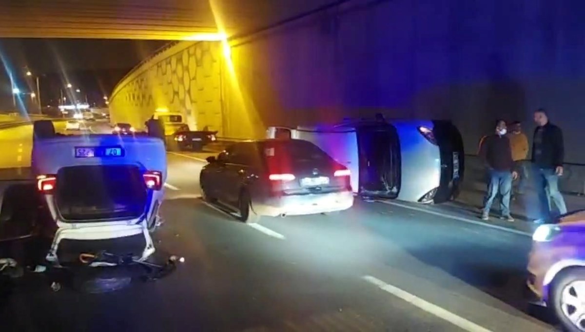 Ümraniye'de otomobil, hafif ticari araca çarptı: 2'si ağır, 8 yaralı