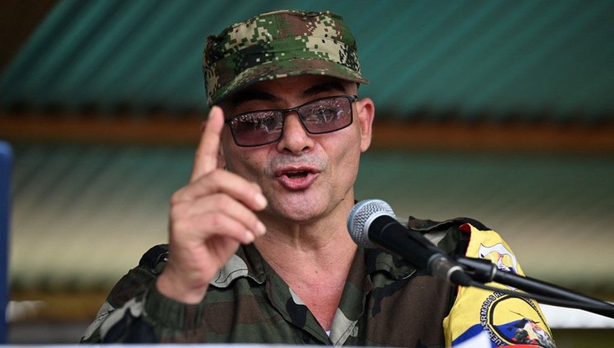 Kolombiya'da eski FARC lideri için yakalama emri çıkarıldı Kolombiya'da eski FARC lideri için yakalama emri çıkarıldı