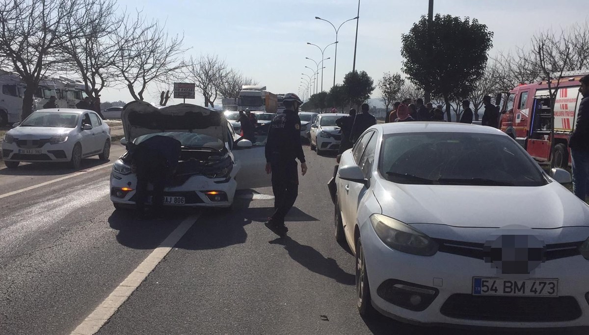 Şanlıurfa'da 5 araç birbirine girdi: 11 yaralı Şanlıurfa'da 5 araç birbirine girdi: 11 yaralı