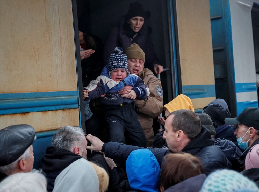 Ukrayna'da vatandaşlar çatışma bölgelerinden tahliye ediliyor - 5