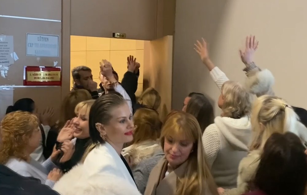 Adnan Oktar ve 18 sanığın yargılandığı davada yeni karar: 3 suçtan beraat etti ('Kedicik'lerden sevgi gösterisi) - 6