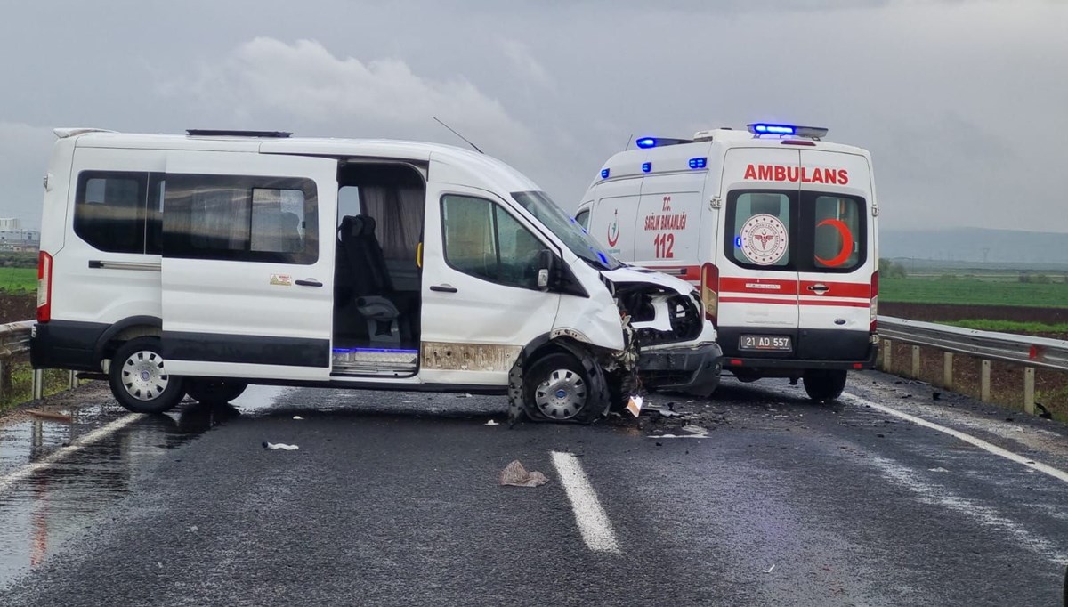 Diyarbakır'dan can pazarı | Kafa kafaya çarpıştı: 3 ölü, 5 yaralı Diyarbakır'dan can pazarı | Kafa kafaya çarpıştı: 3 ölü, 5 yaralı