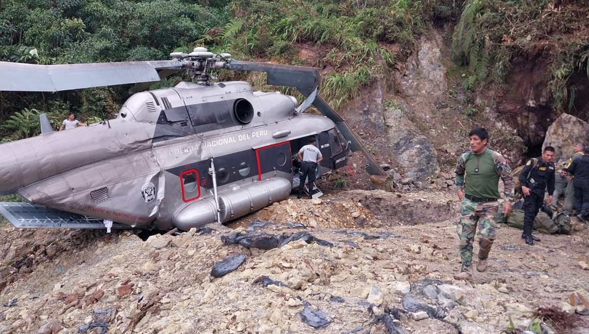 Peru'da polis helikopteri dağlık alana acil iniş yaptı