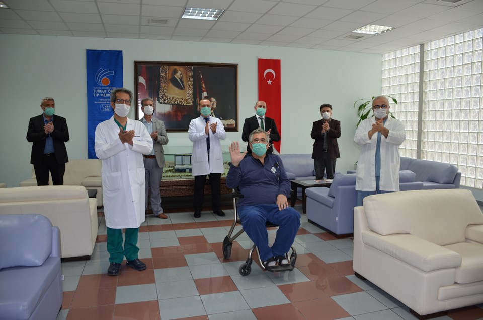 Türkiye'de ilk plazma tedavisi uygulanan hasta taburcu edildi - 1