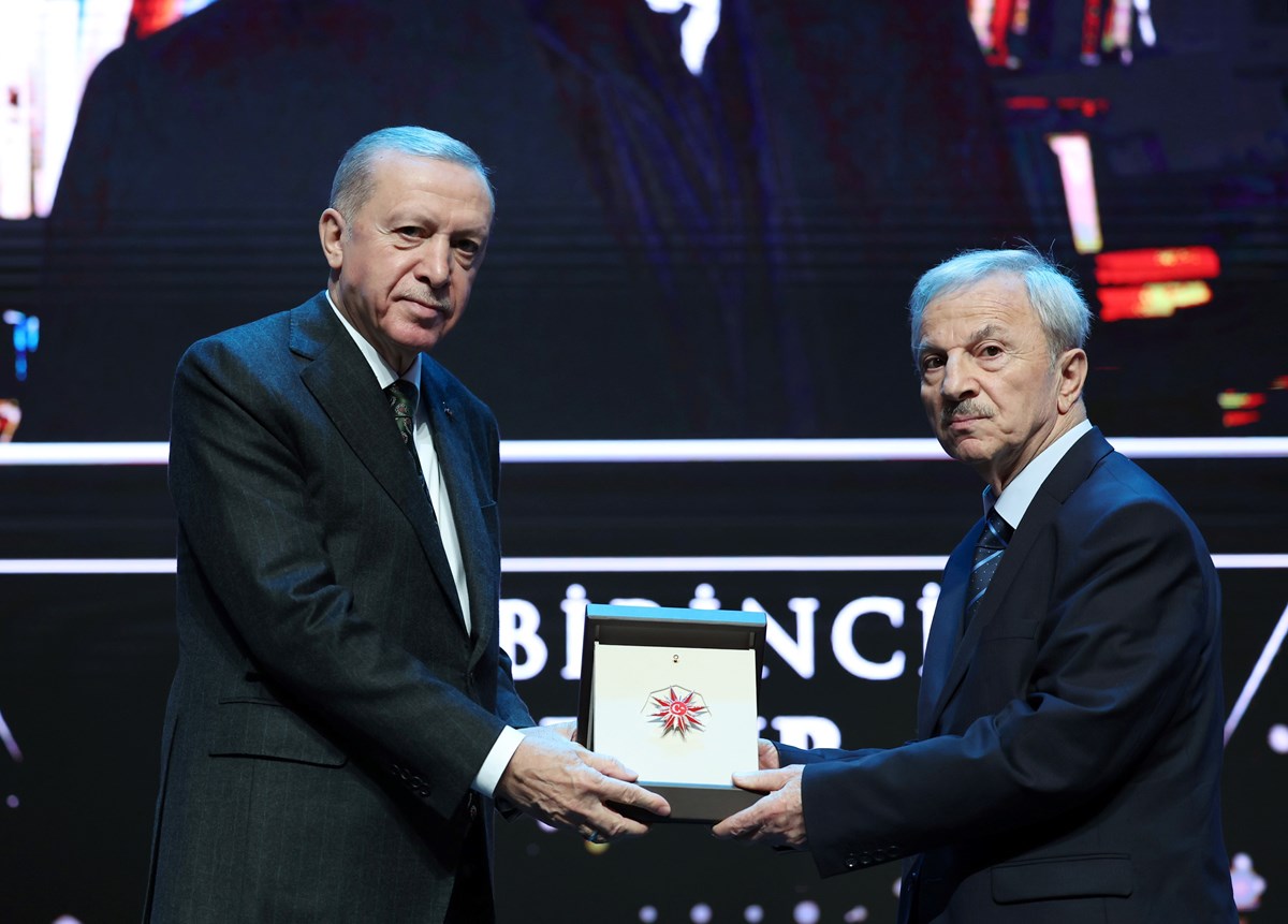 Cumhurbaşkanı Erdoğan, kültür dalındaki ödülü Prof. Dr. Ali Birinci