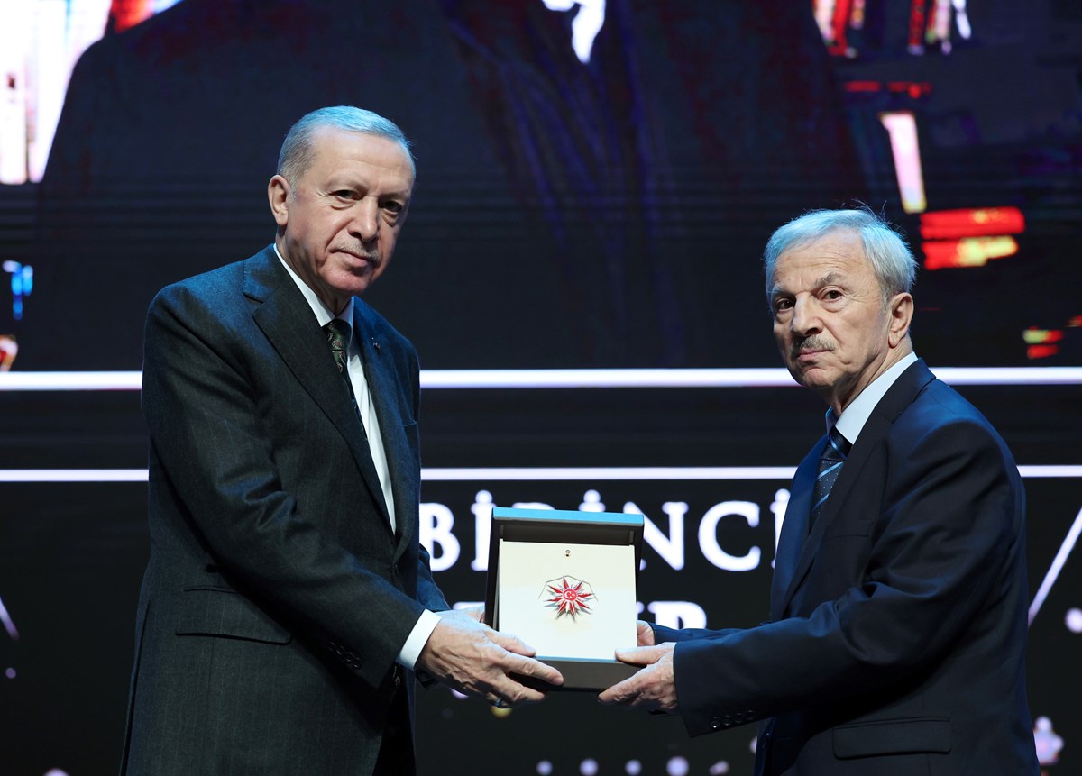 Cumhurbaşkanı Erdoğan, kültür dalındaki ödülü Prof. Dr. Ali Birinci Cumhurbaşkanı Erdoğan, kültür dalındaki ödülü Prof. Dr. Ali Birinci