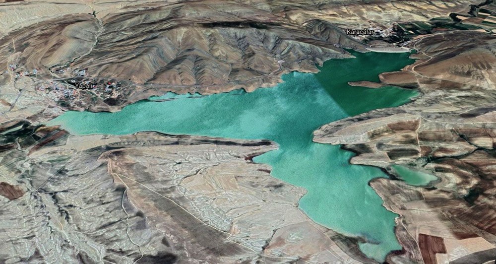 Karacalar Barajı'nın suyu 300 metre çekildi, zemin tarım arazisine dönüştü - 5