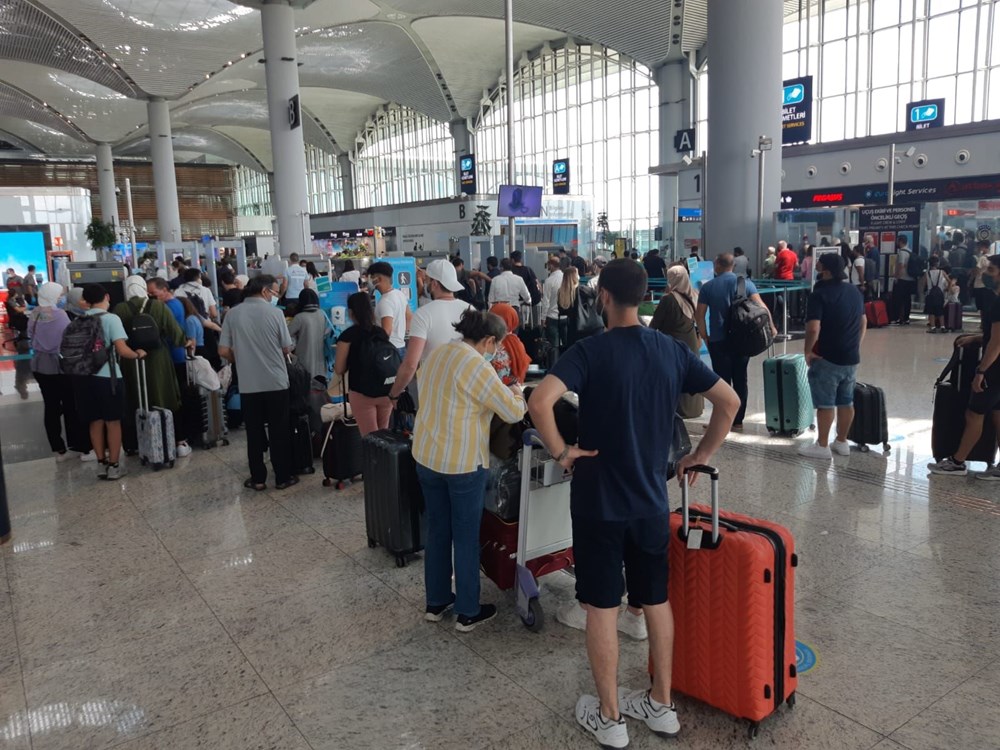 İstanbul'un havalimanlarında bayram dönüşü yoğunluğu: Pandemi döneminin rekoru bekleniyor - 9