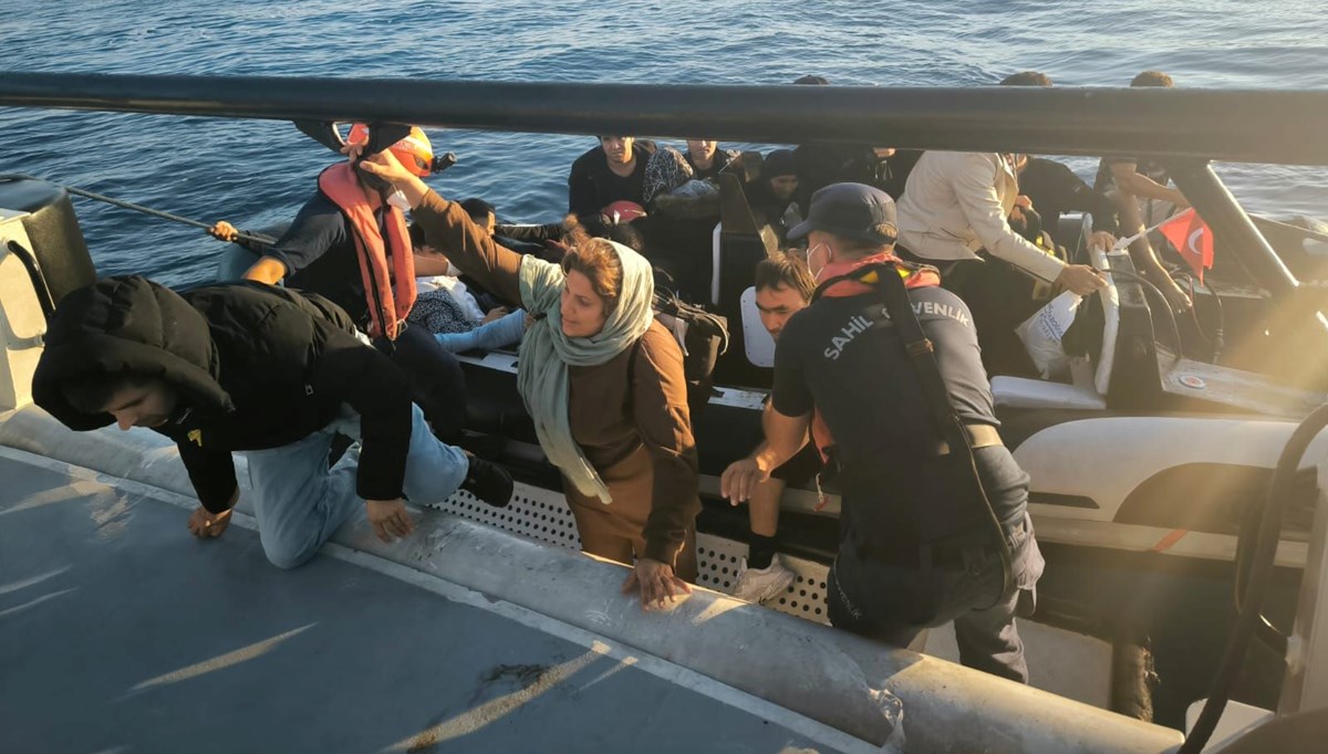 Bodrum'da 100 düzensiz göçmen yakalandı Bodrum'da 100 düzensiz göçmen yakalandı