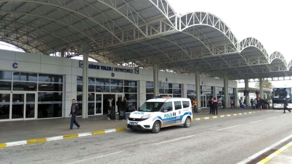 Antalya Havalimanı'nı alarma geçiren olay - 1